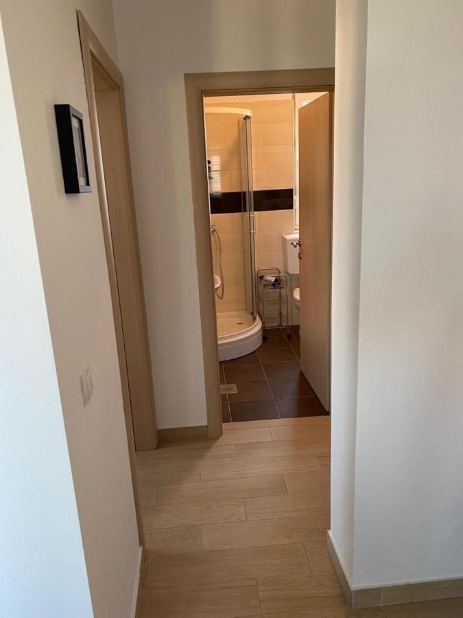 Apartman Erika Nin Bagian luar foto